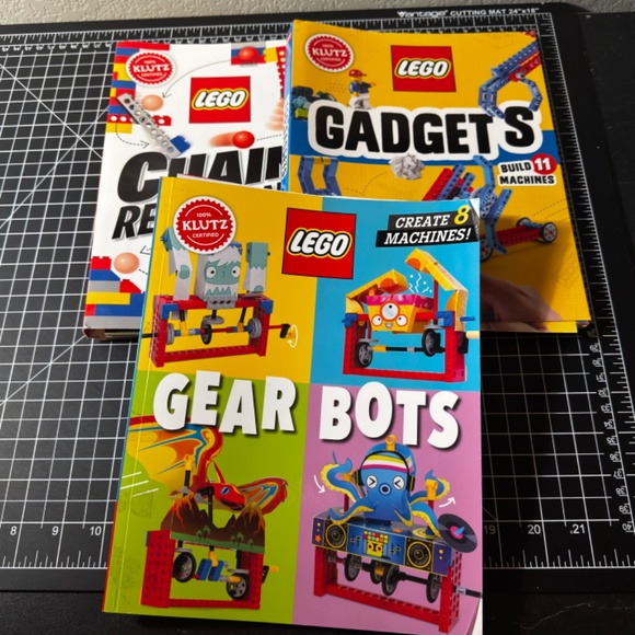 Lego Klutz Activity Books Chain Reactions, Gear Bots and Gadgets - Picture 8 of 8